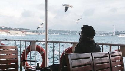 乐鱼体育官网下载-体育科技创业：新兴企业如何重塑足球产业，体育产业中足球职业化发展的建议与对策