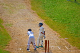 国足场上球员协同配合，国足同组对手